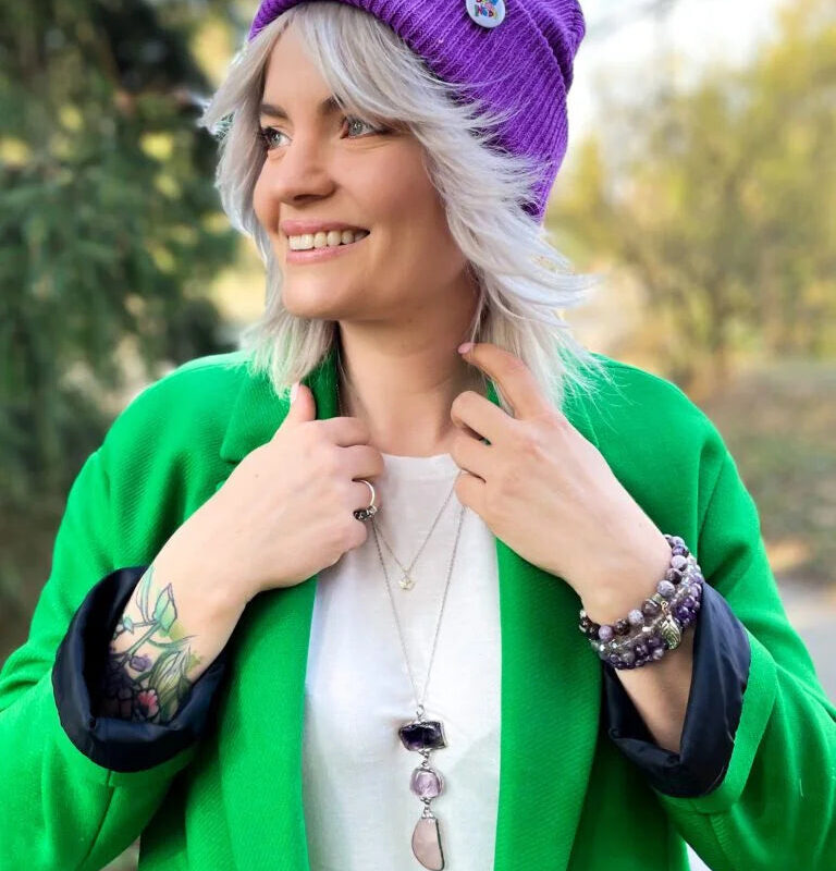 Beanie hat rolled up logo colorful “Violet”
