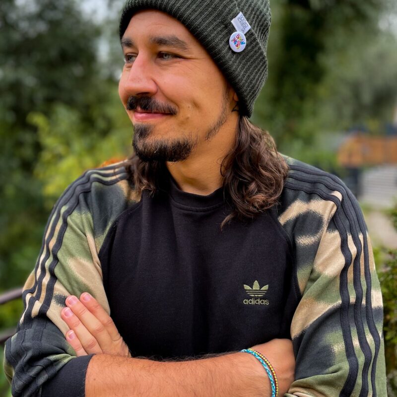 Beanie roll-up logo colorful “Khaki”