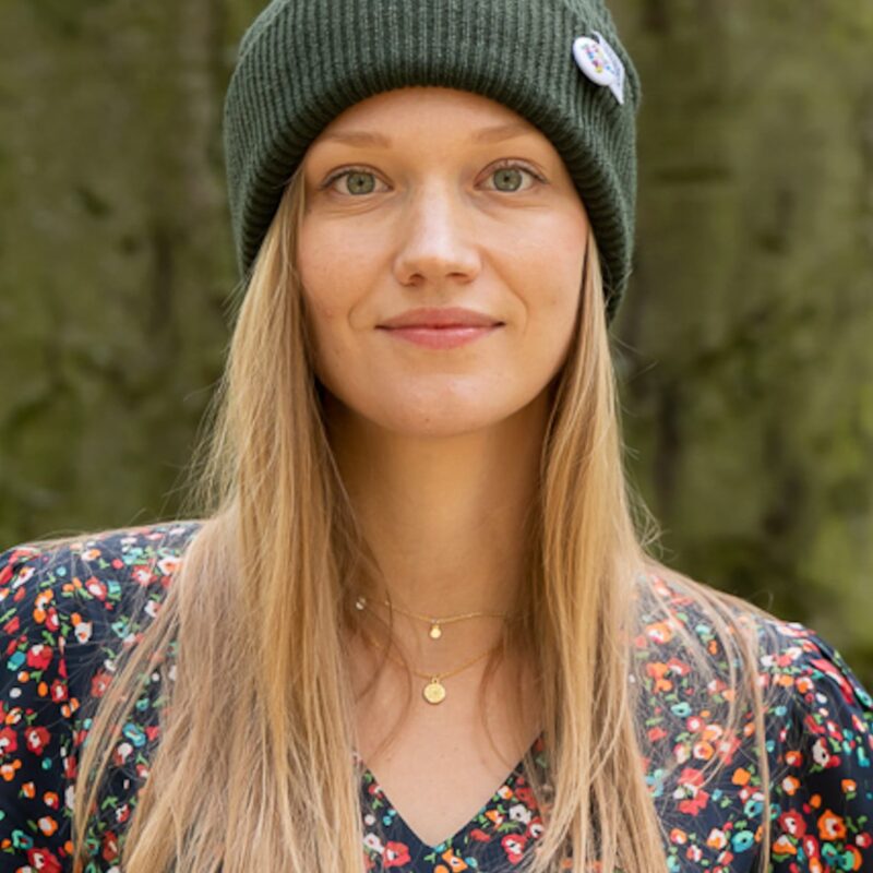 Beanie roll-up logo colorful “Khaki”