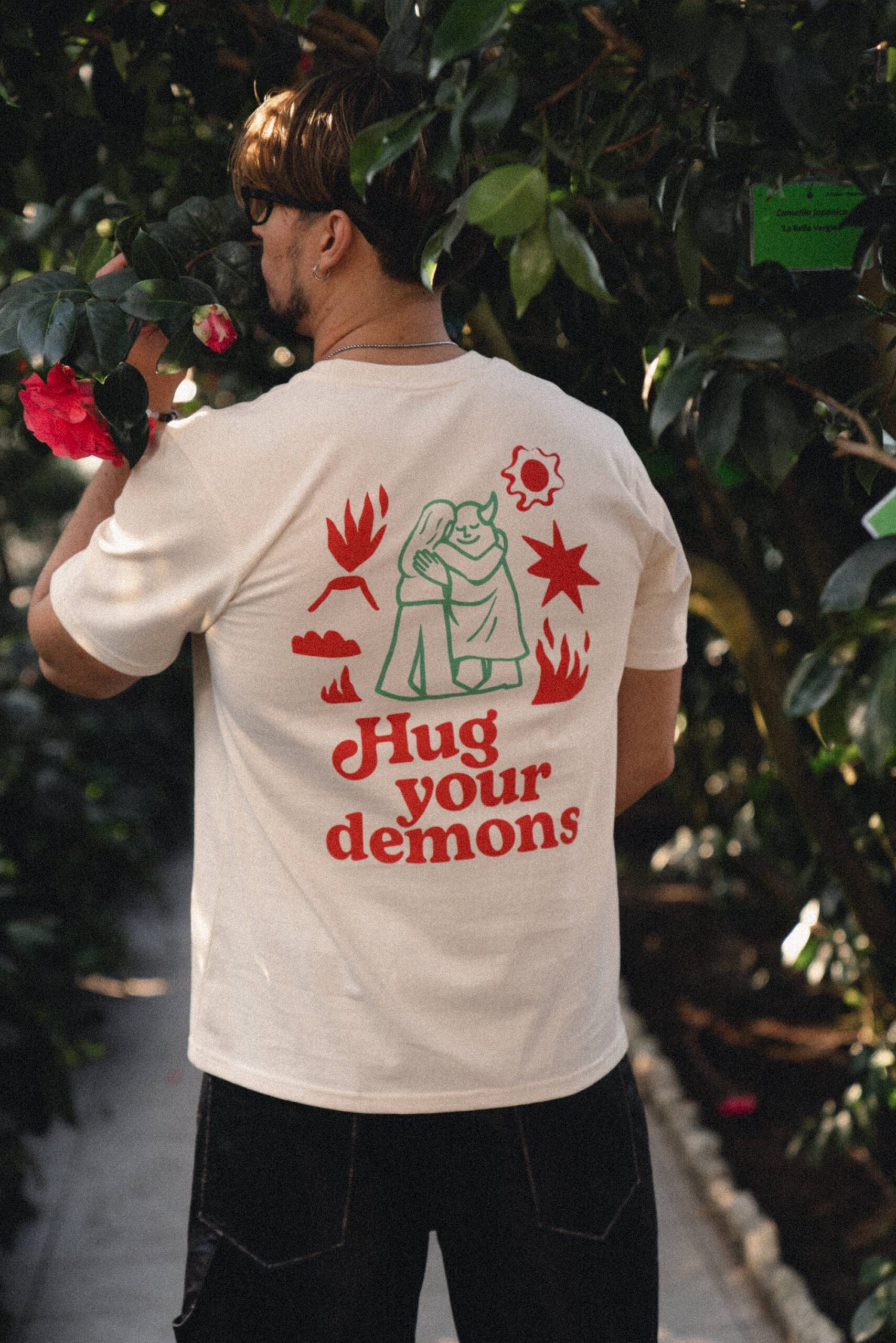 T-Shirt Calma: Hug your demons - obrazek 7