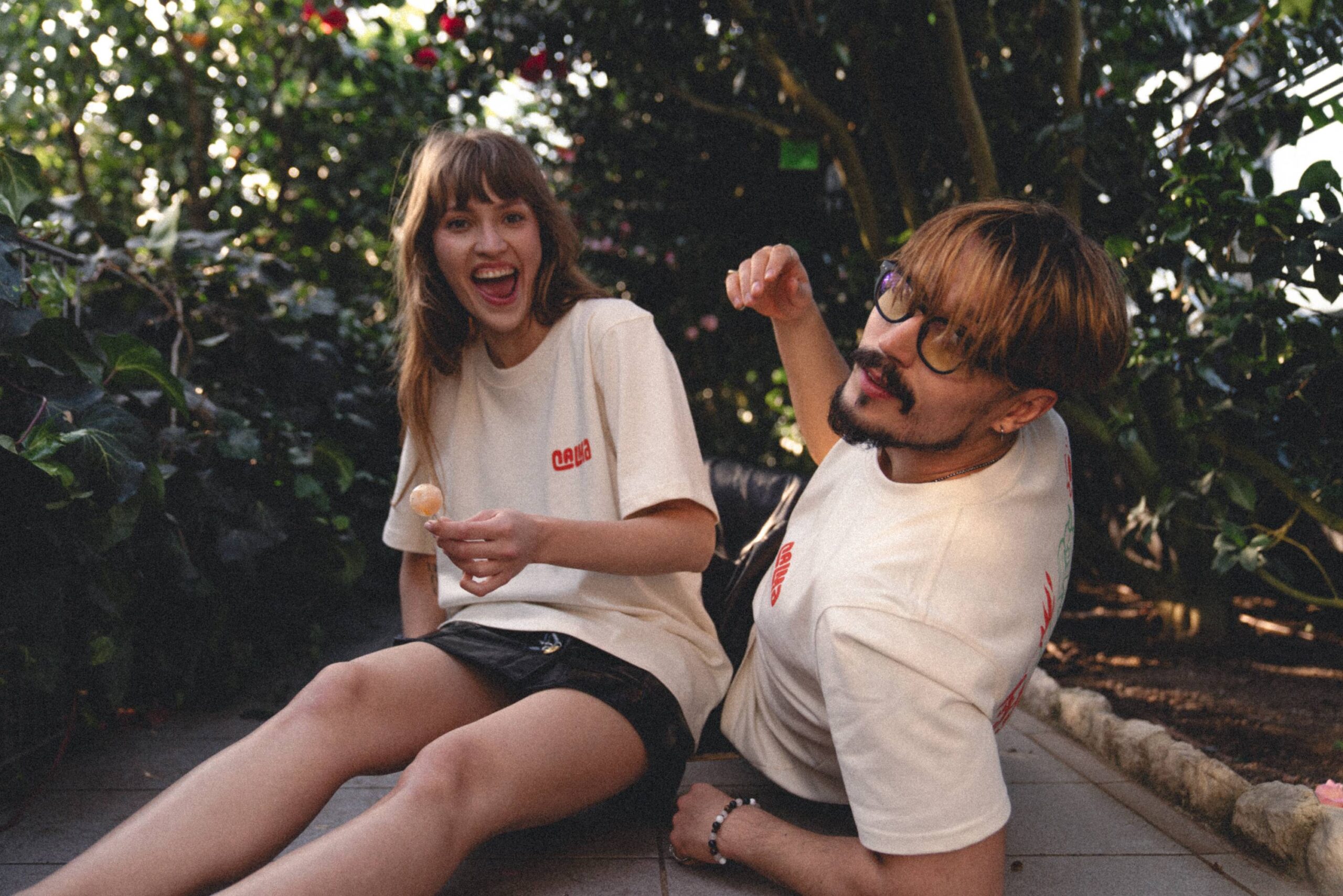 T-Shirt Calma: Hug your demons - obrazek 4