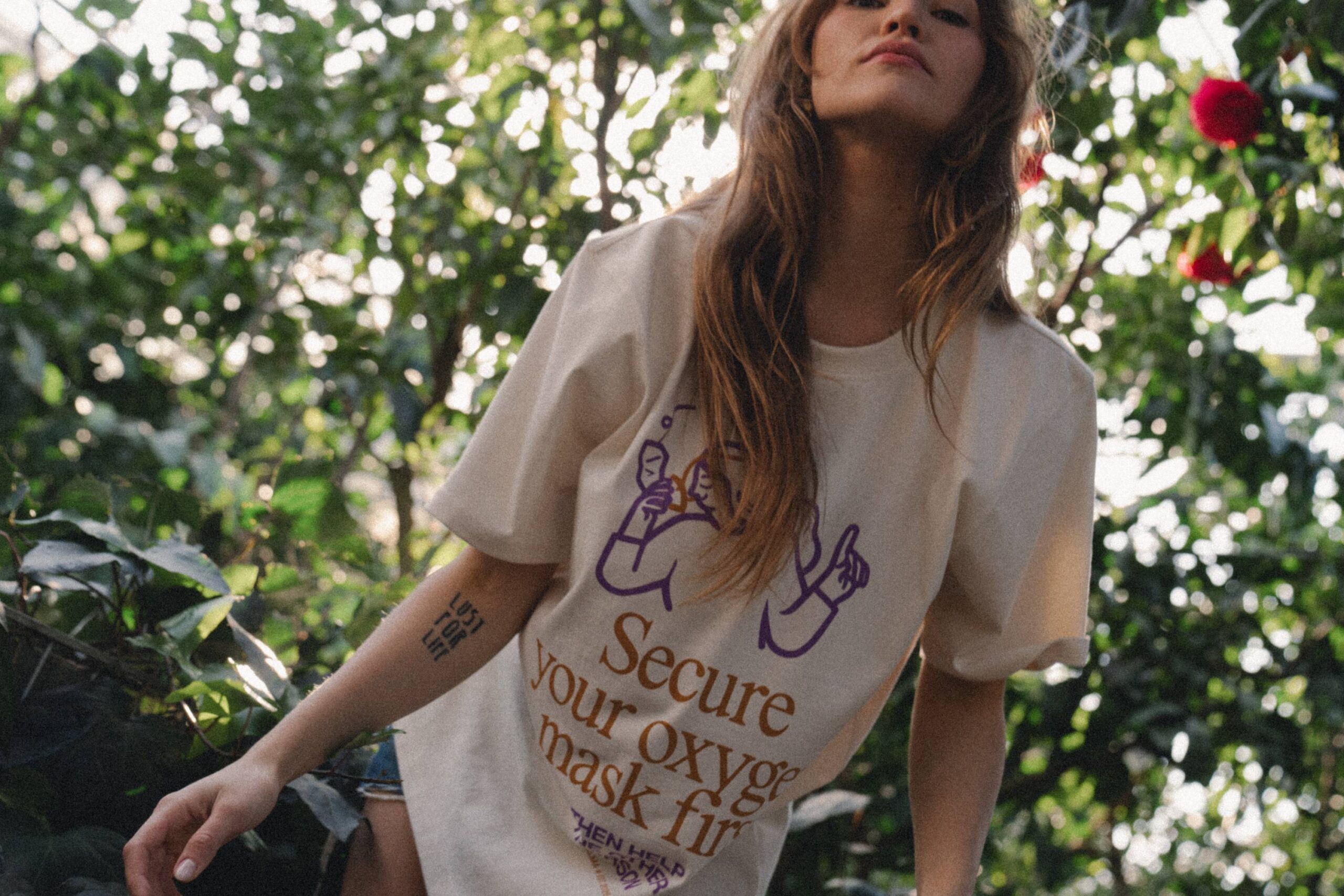 T-Shirt Calma: Secure your mask first, then help the other person - obrazek 6